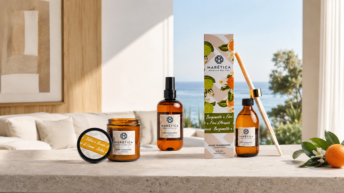 Confronta candela profumata, diffusore spray e diffusore a bastoncini MARÈTICA per scegliere effetto, durata e occasione d'uso in ogni stanza.