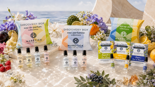 Conosci le tre Discovery Box MARÈTICA: quattro eau de parfum, tre eau parfumée e tre profumi ambiente con card e campioncini da provare con metodo.